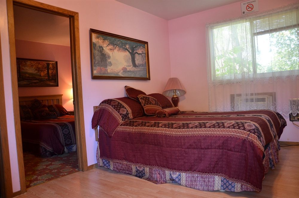 Deer Trail Motel Wisconsin Dells Extérieur photo