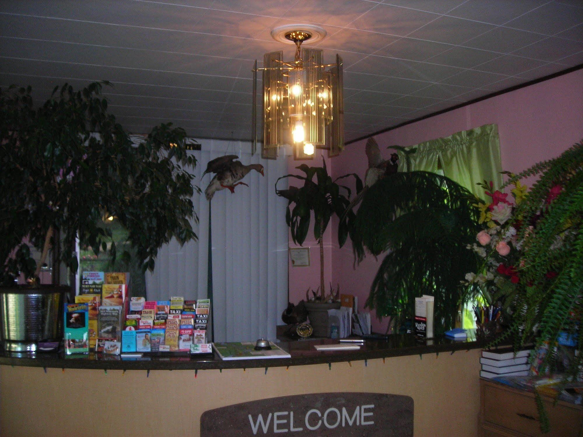 Deer Trail Motel Wisconsin Dells Extérieur photo