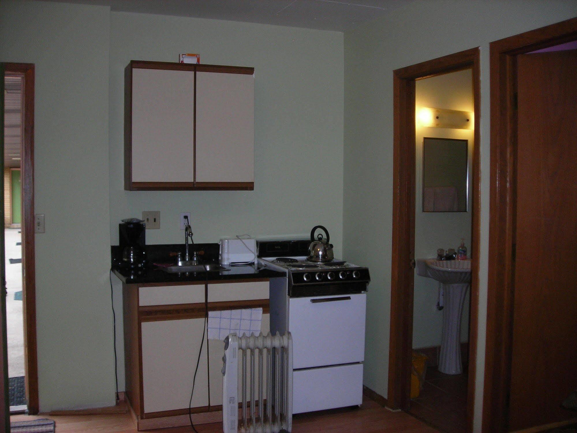 Deer Trail Motel Wisconsin Dells Extérieur photo